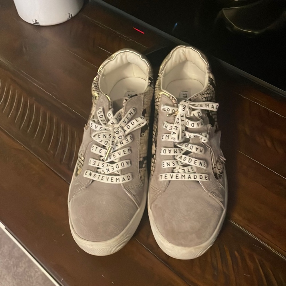 Steve Madden star sneakers